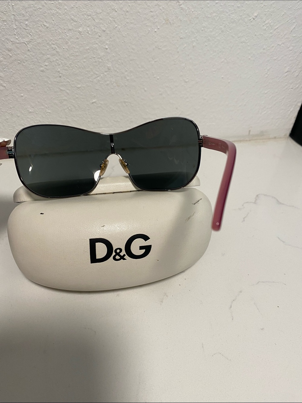 D&G Womens Shield Sunglasses in Dark Gray and Black - Picture 3 of 6